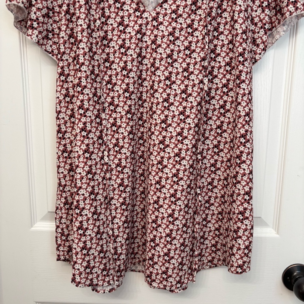 Burgundy Floral V-Neck Top | SimpleFun XL - Picture 5 of 11